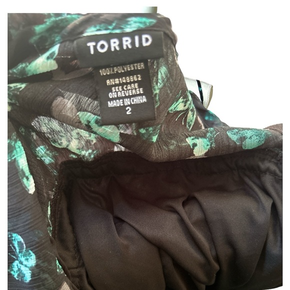 Torrid Butterfly Print off Shoulder Flutter Ruffle Blouse Top Plus Size Keyhole - Picture 6 of 6